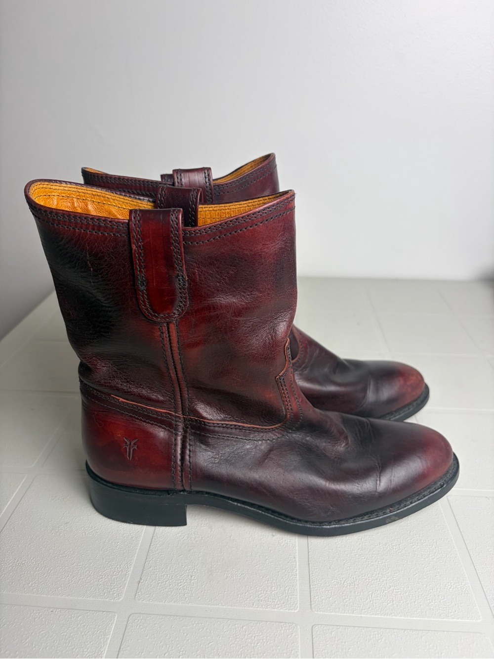 Frye women’s leather made in USA  Burgundy Leather Pull-On Boots roper